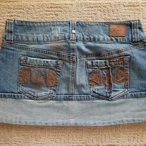 Hint blue Jean mini skit